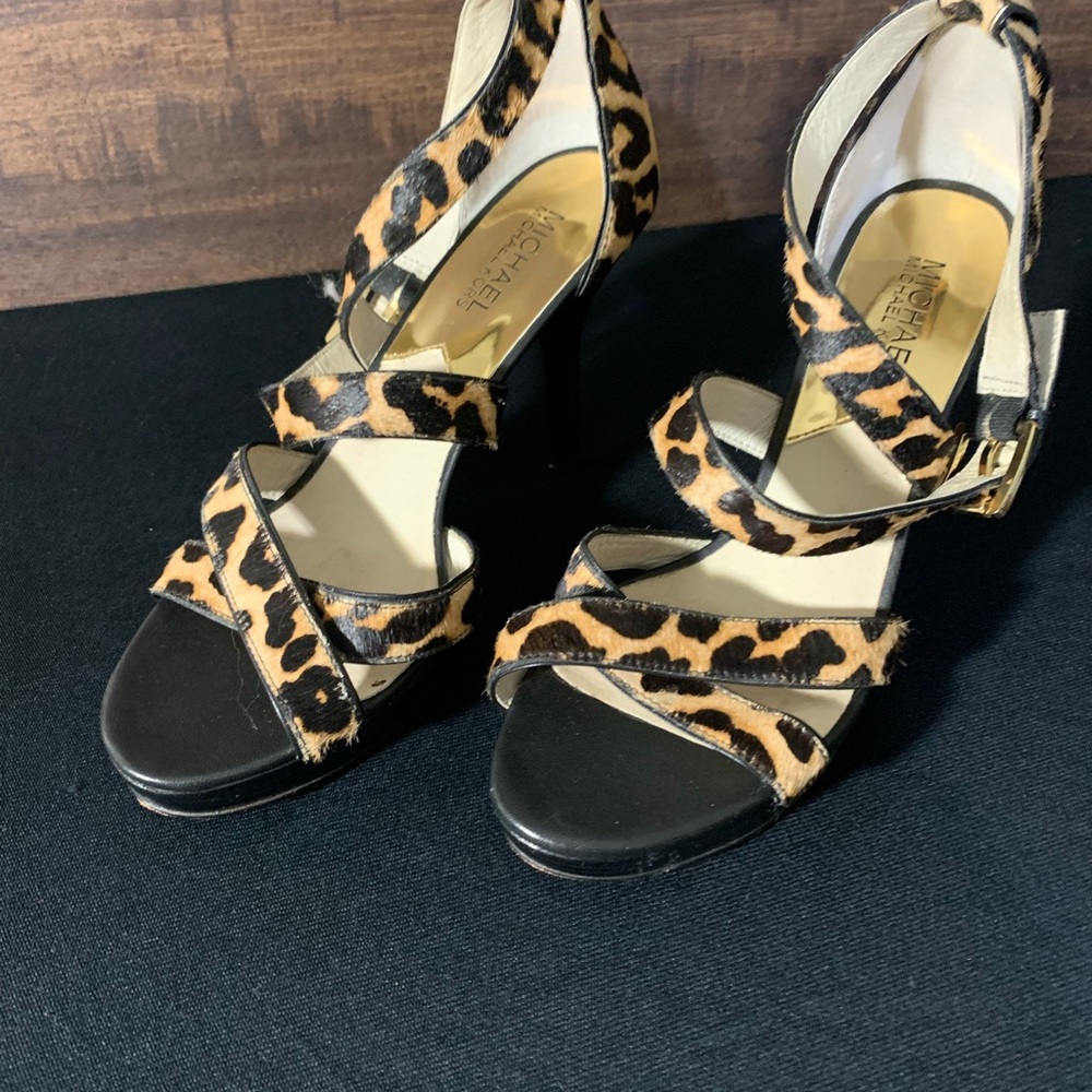 Woman’s Michael Kors sandals size 8m